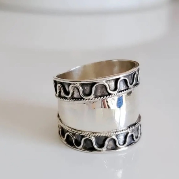 Brand New Concave Personality Fashion Ring. - Picture 4 of 9
